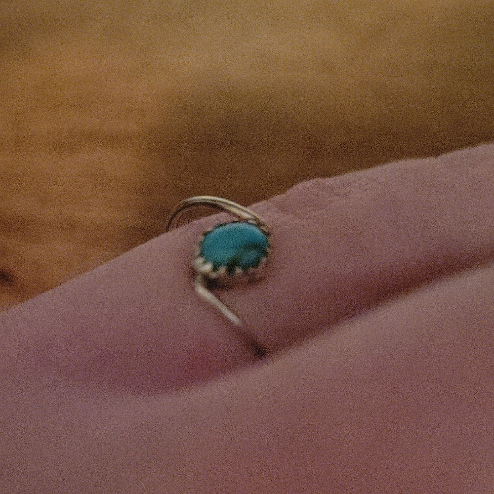 Elegant Silver Turquoise Ring - Picture 6 of 6